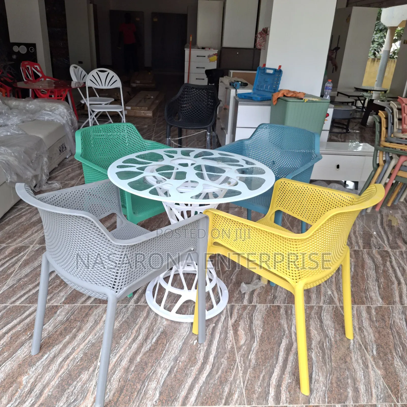 Dinning Set With 4 Plastic Chairs