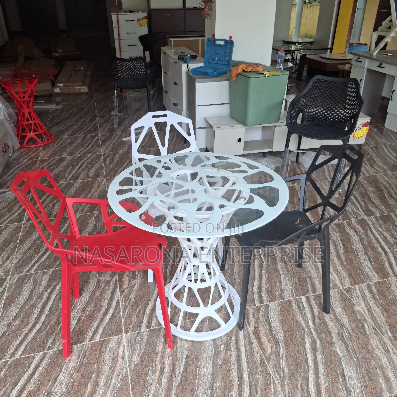 Aesthetic Dinning Set. 4 Chairs.