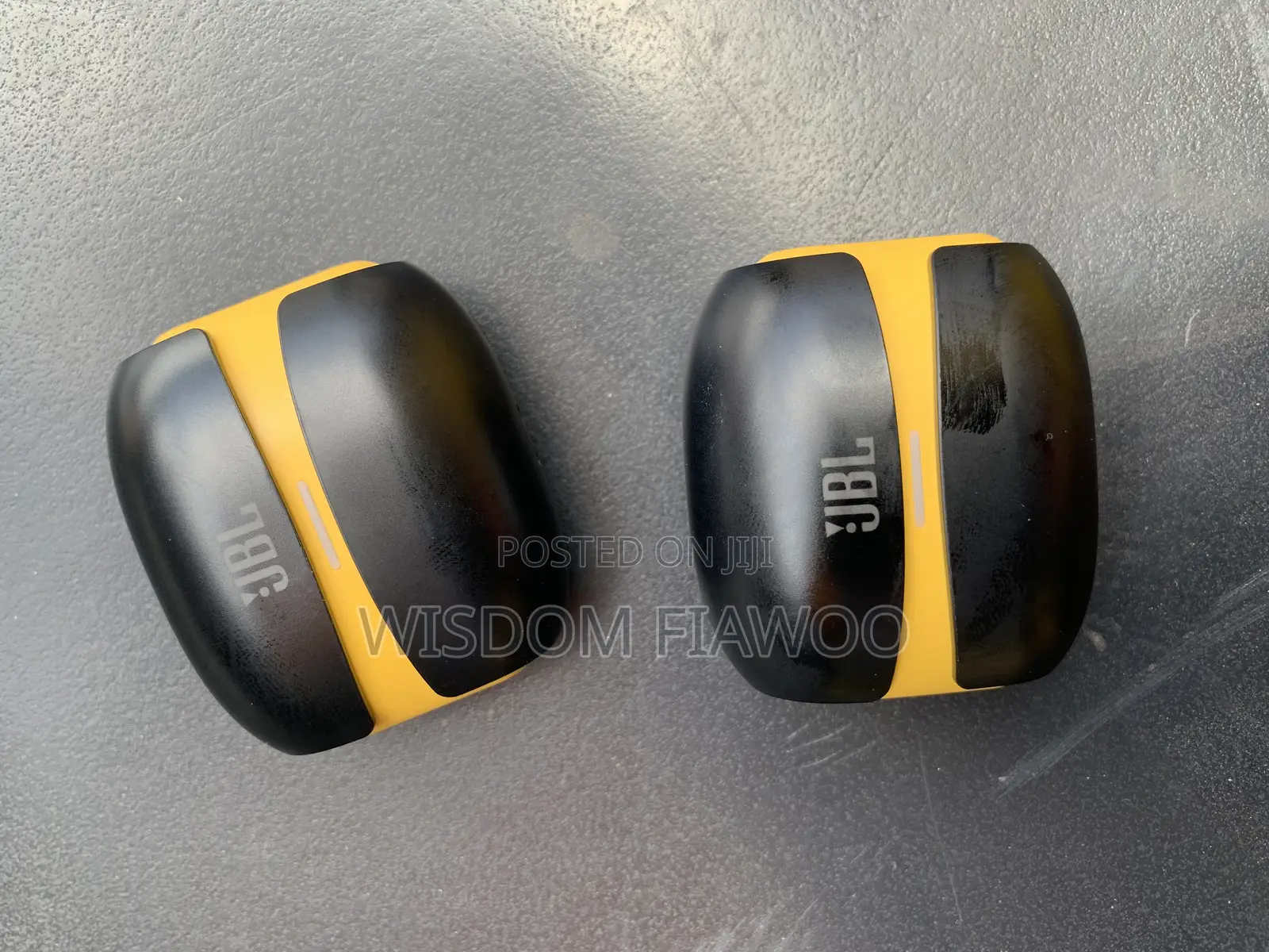 Used Neat JBL Earbuds