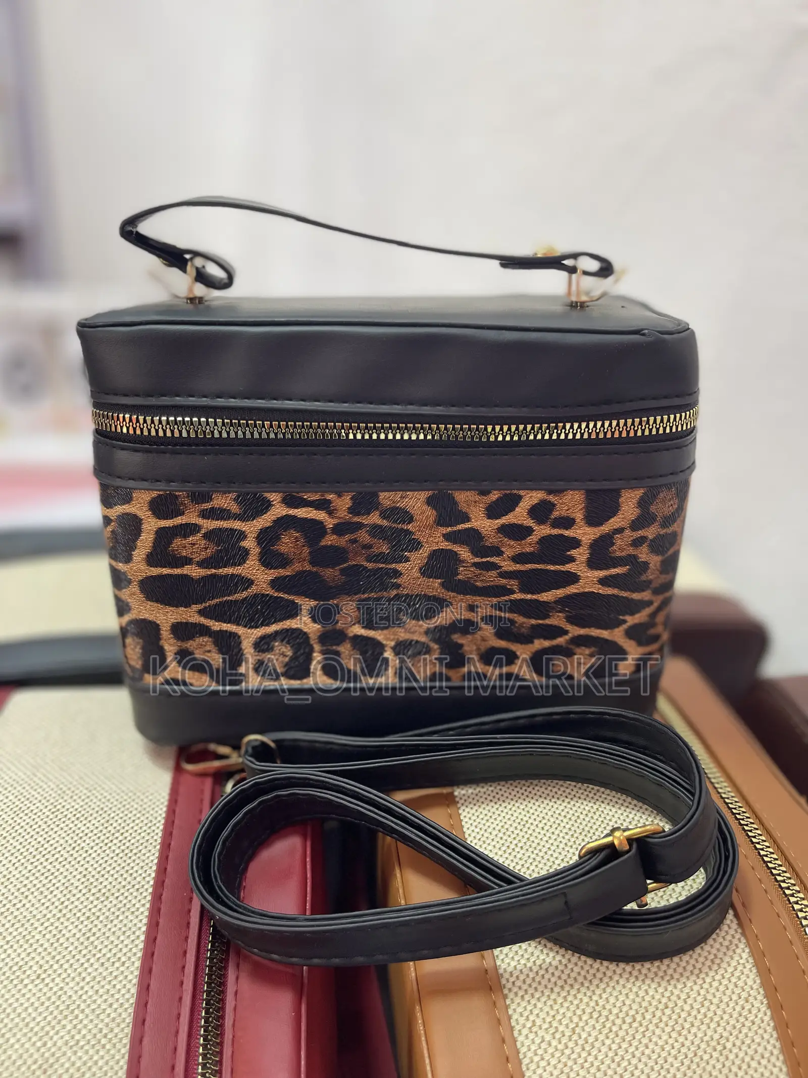 Stylish Box Bag With Long Strap