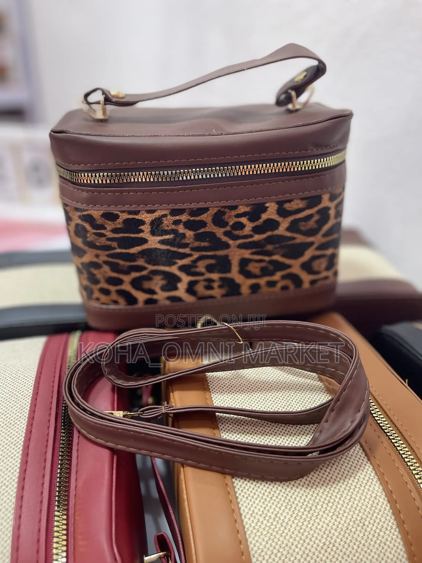 Stylish Box Bag With Long Strap