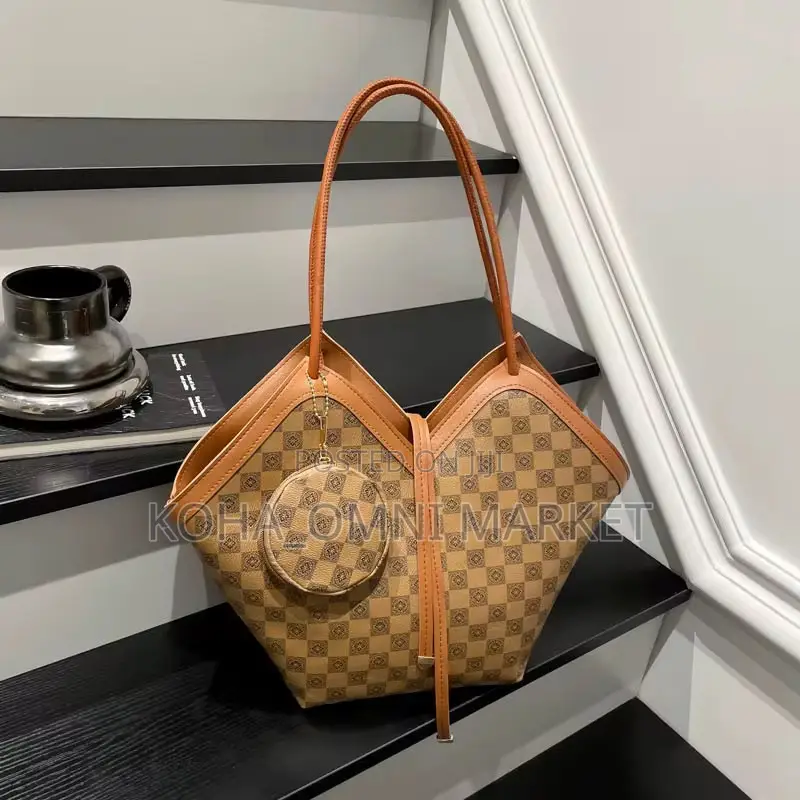 V-Shaped Checkered Tote Bags