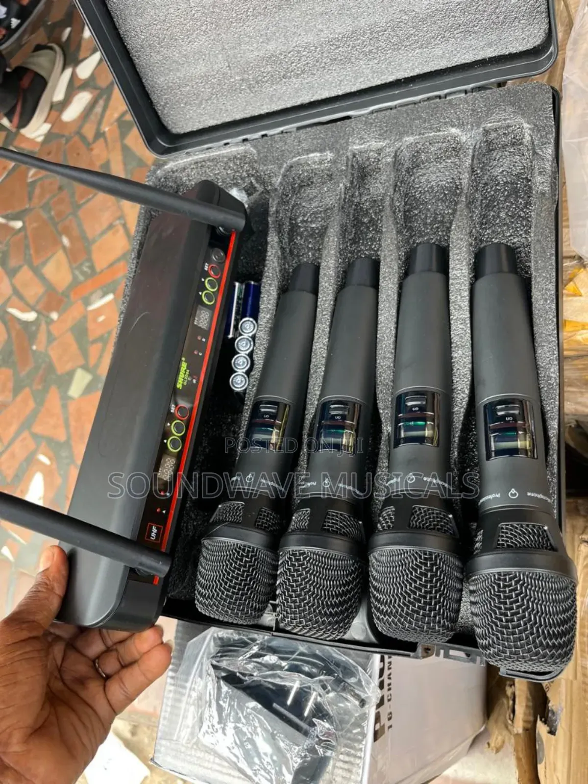 Shura Glxd94 Wireless Microphone