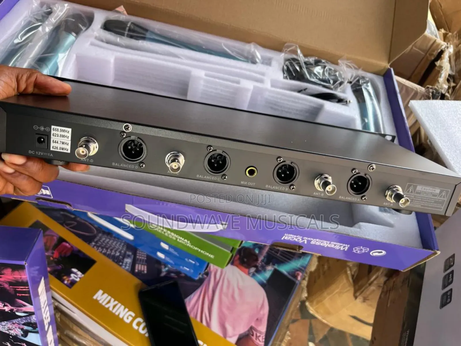 Shura U-6600 Wireless Microphone