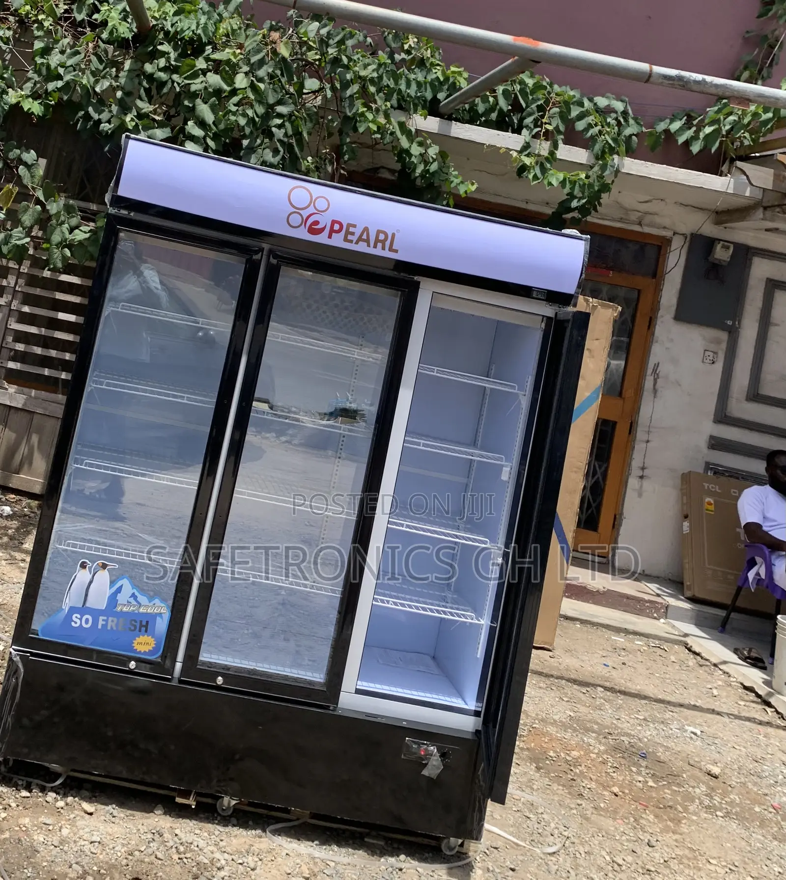 Most Reliable 950l Display Pearl PVC-150 Lockable Three Door Fridge