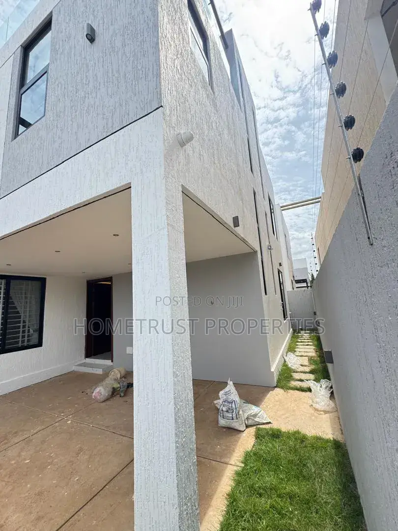 4bdrm Duplex in Madina Ritz Junction, Barrier for sale