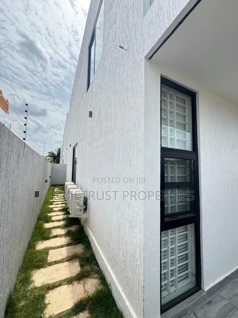 4bdrm Duplex in Madina Ritz Junction, Barrier for sale