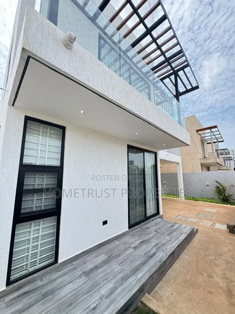 4bdrm Duplex in Madina Ritz Junction, Barrier for sale