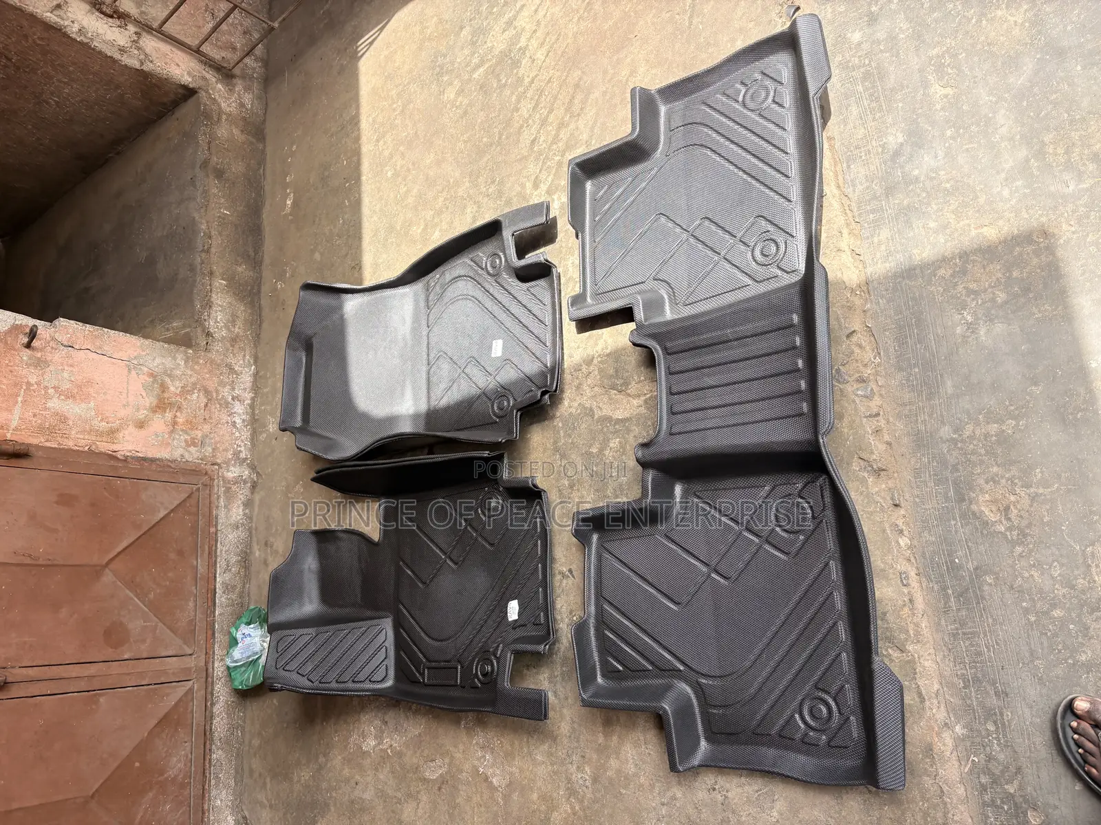 Toyota Rav4 D Bowl Floor Mat or Carpet Set