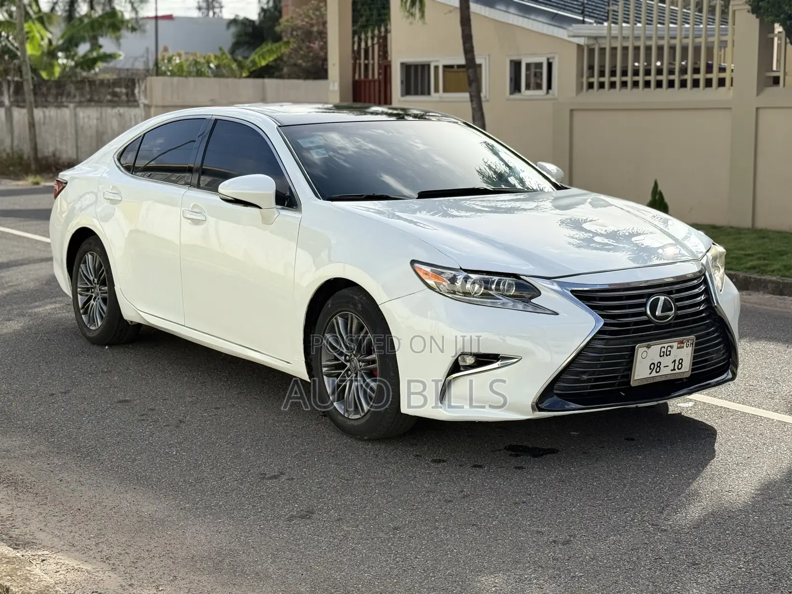Lexus ES 350 FWD 2016 White