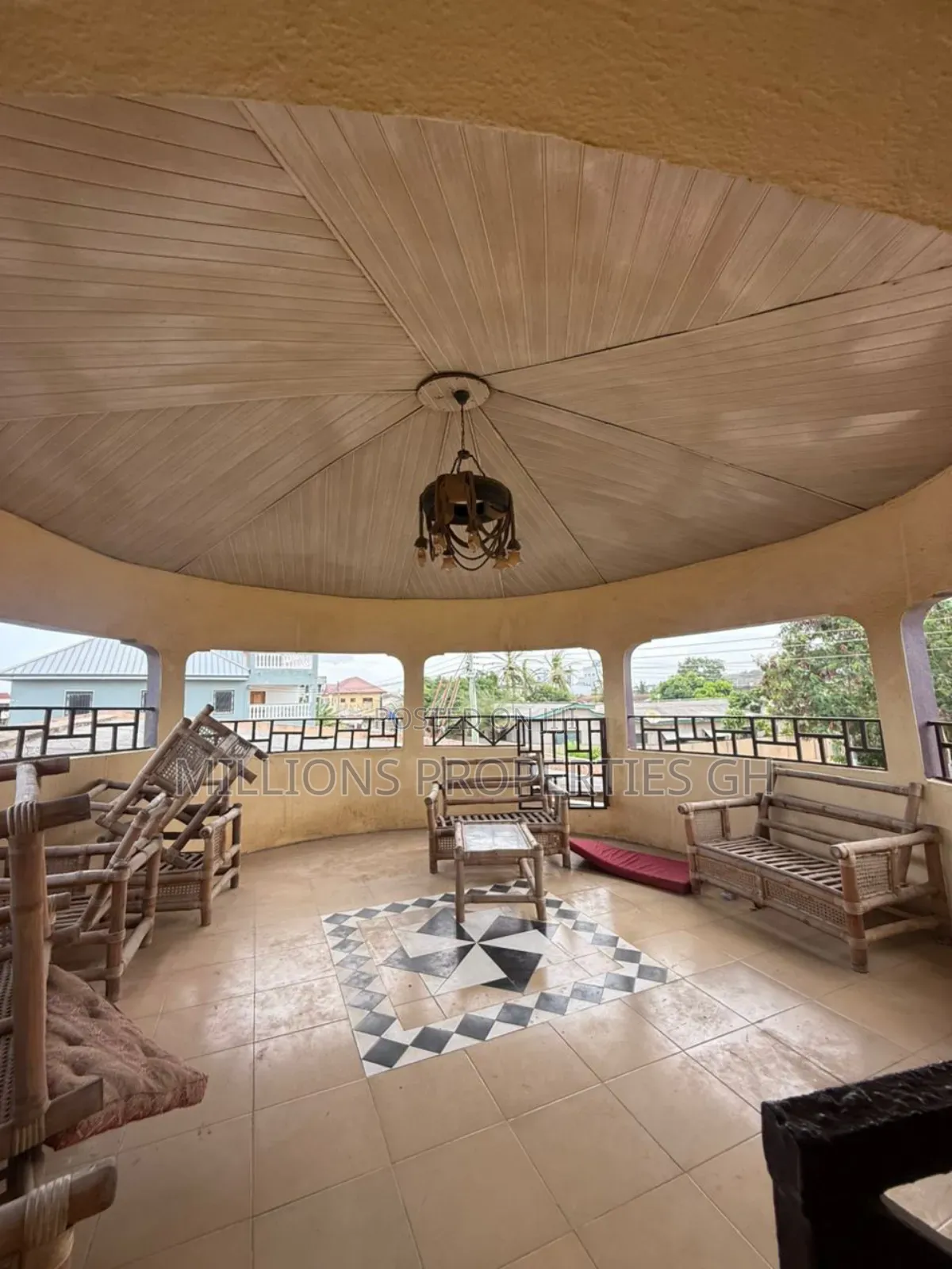 10bdrm House in Millions Properties, MacCharty Hills for sale