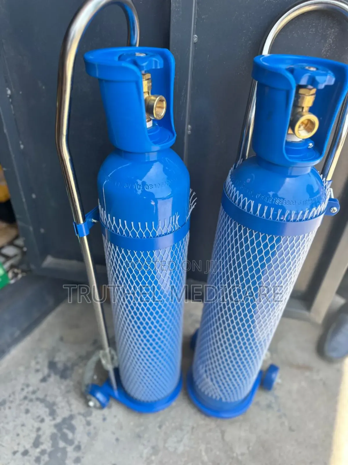Oxygen Cylinder 10litres (With Trolley Regulator)