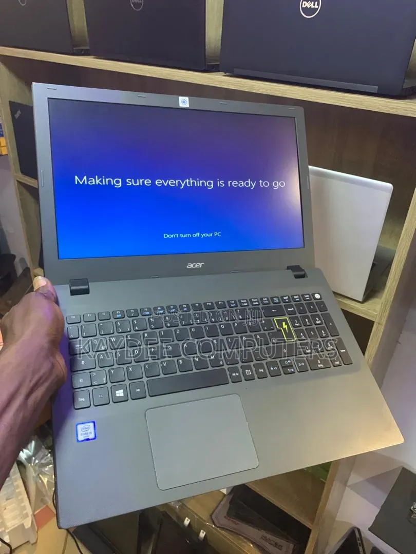 Laptop Acer Aspire E5-574 8GB Intel Core i5 HDD 1T