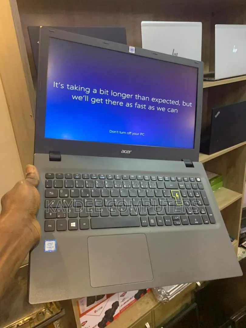 Laptop Acer Aspire E5-574 8GB Intel Core i5 HDD 1T