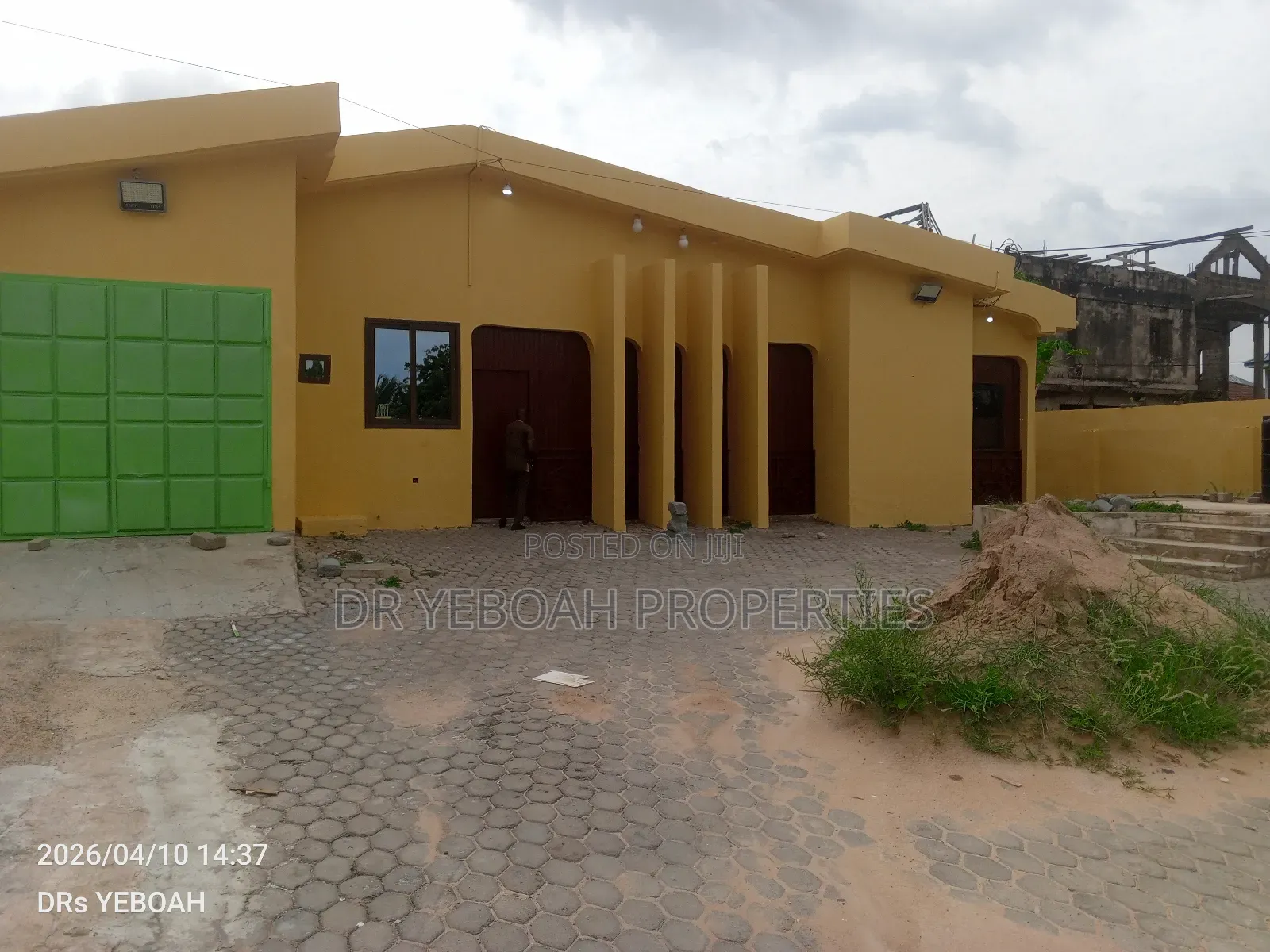 6bdrm House in 6 Bedrooms Self for rent