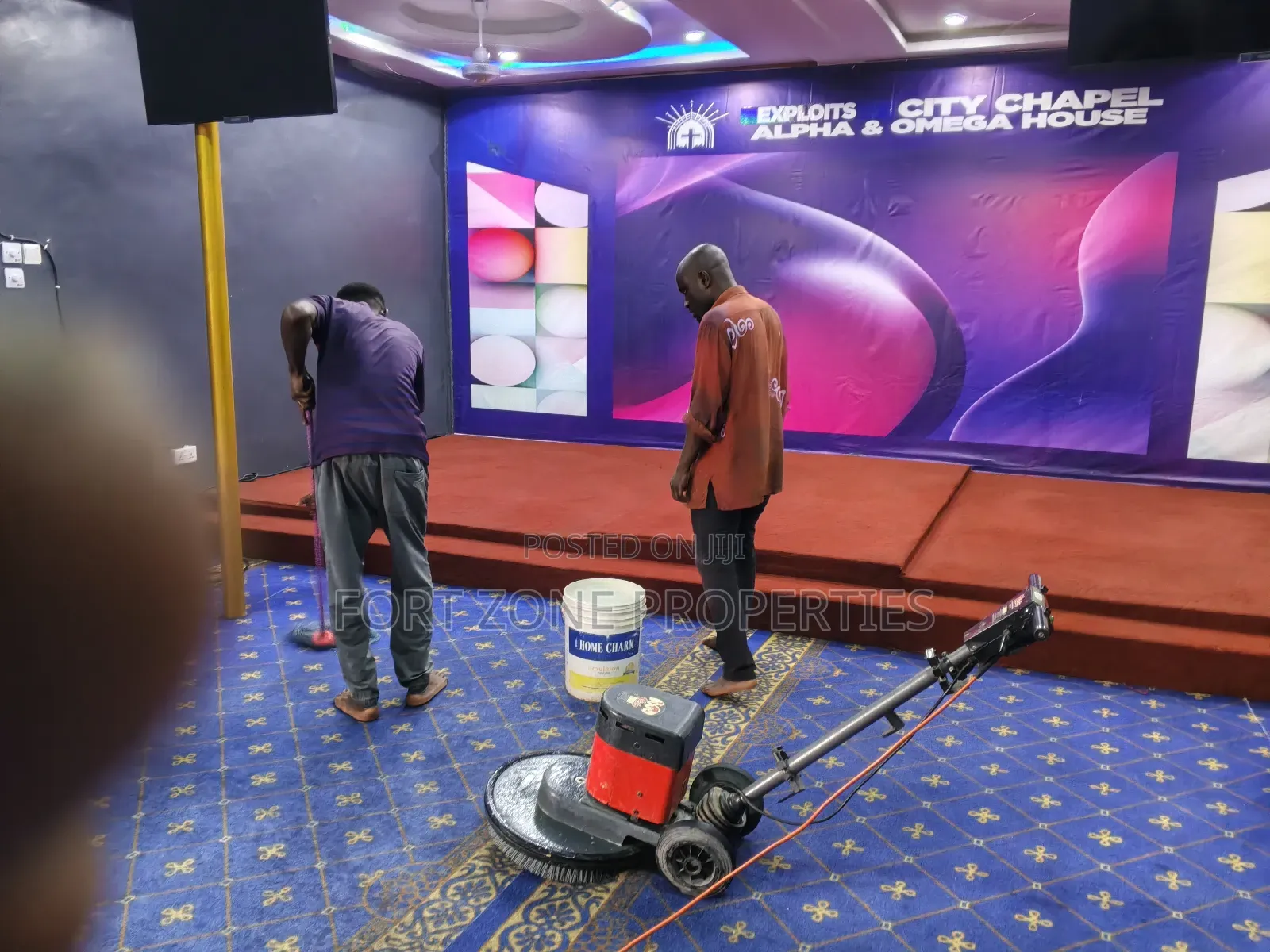 In and Out Carpet Cleaning With Cleantex