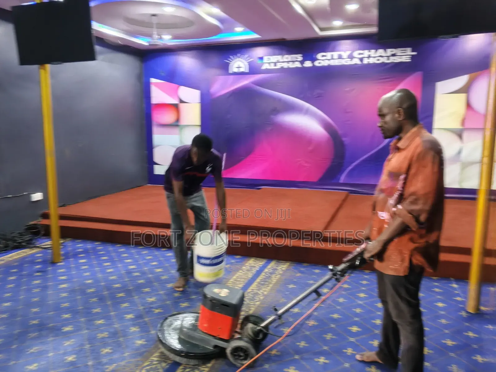 In and Out Carpet Cleaning With Cleantex