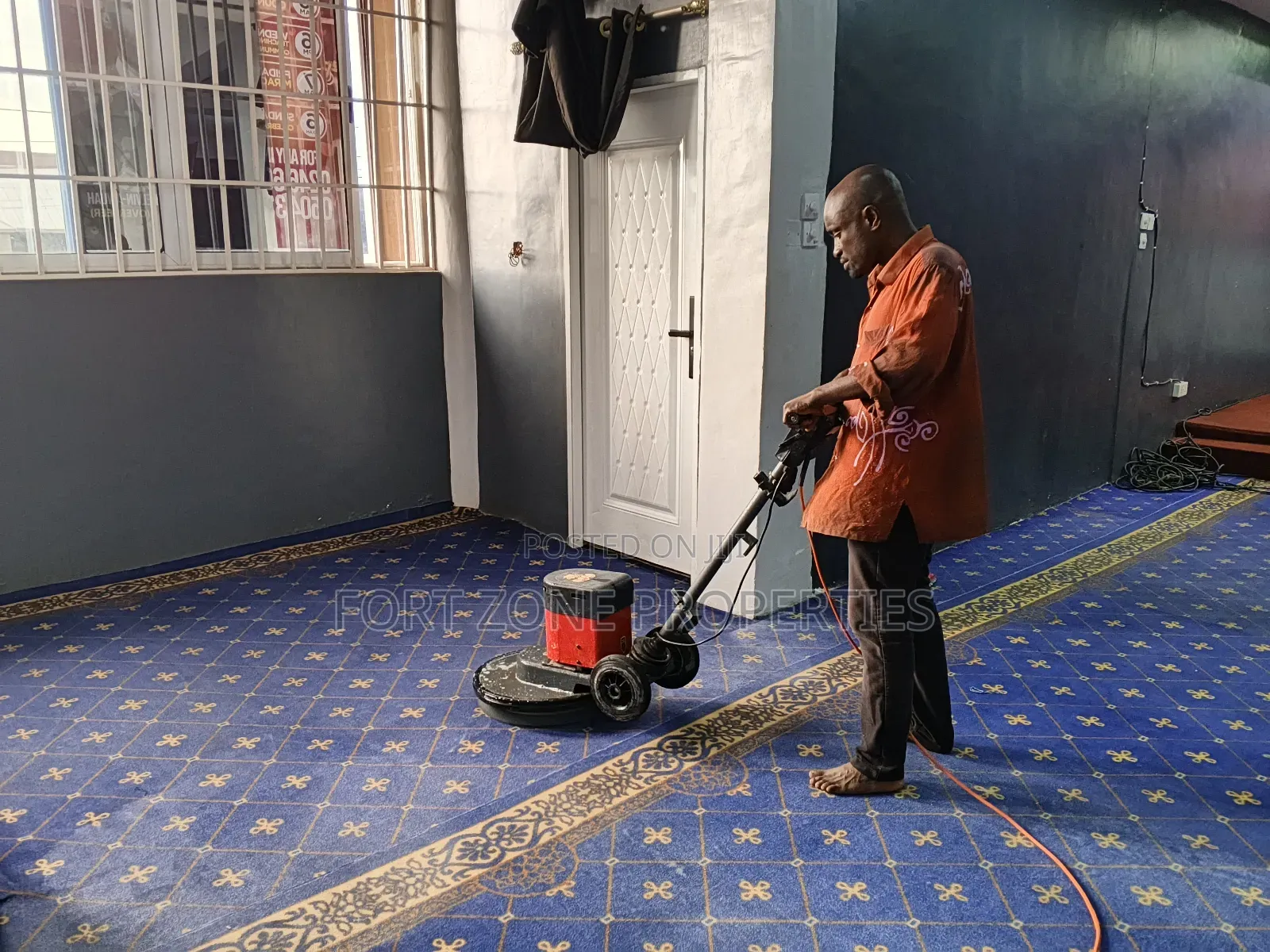 In and Out Carpet Cleaning With Cleantex