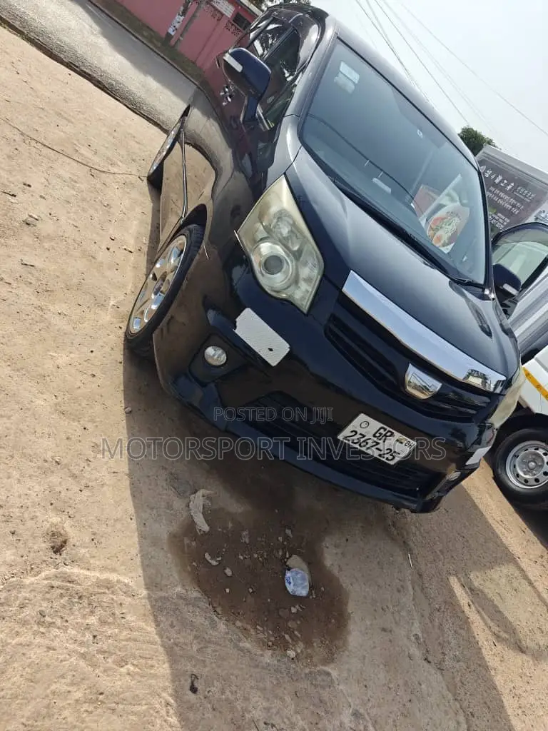 Toyota Noah 2.0 AWD (7 Seater) 2016 Black
