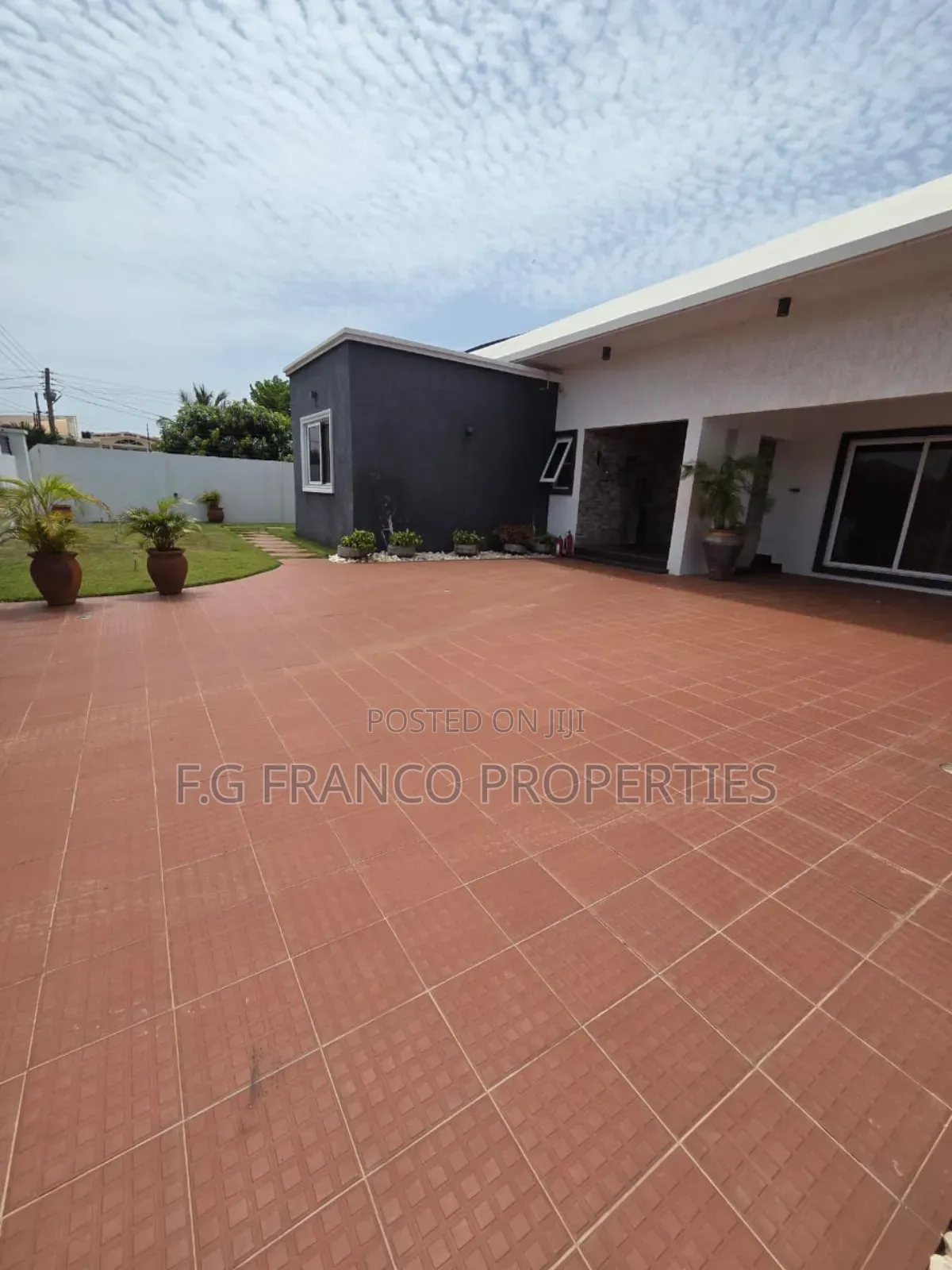 5bdrm House in Kg Franco Properties, Spintex for sale