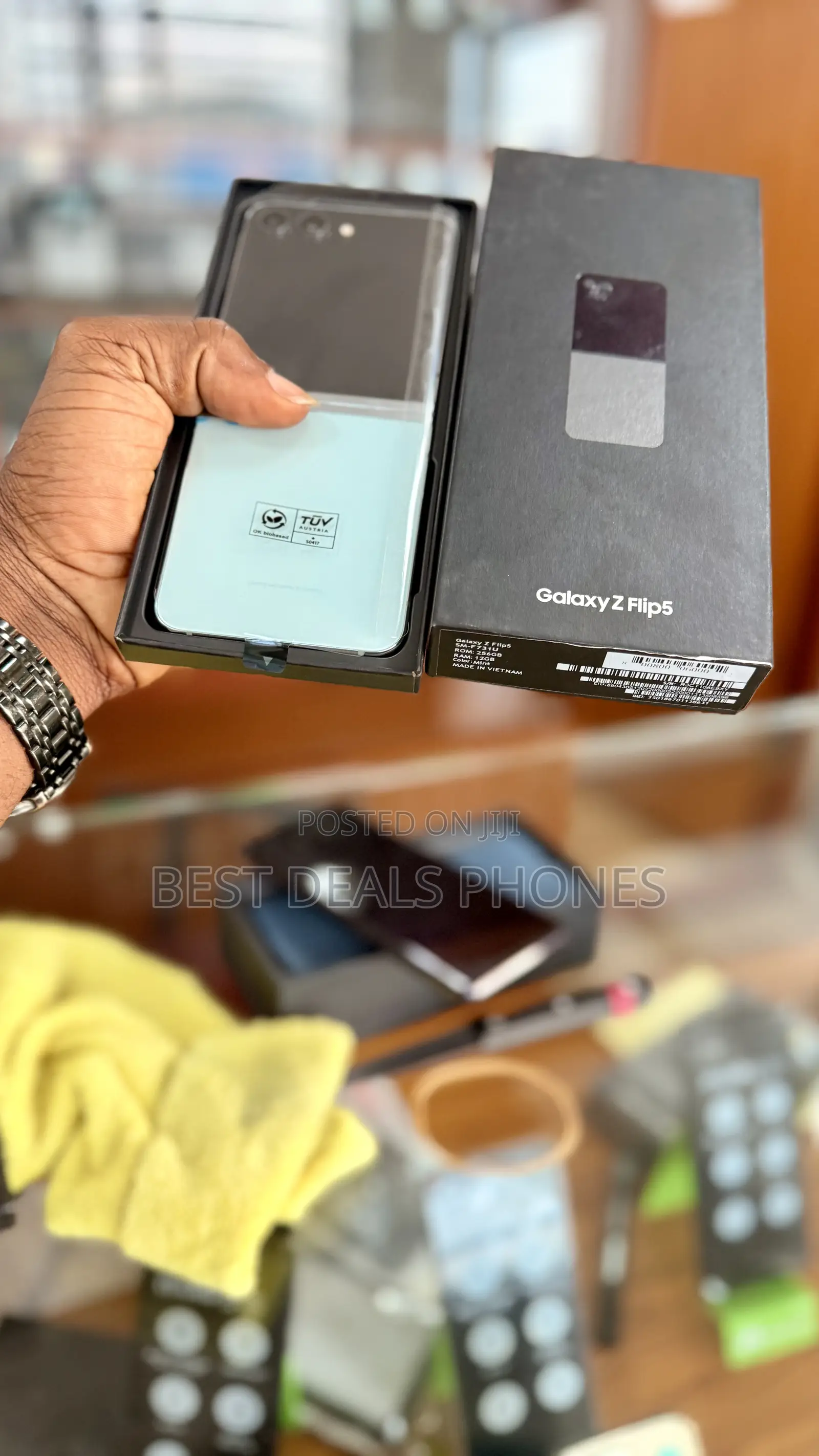 New Samsung Galaxy Z Flip 5 256 GB Gray