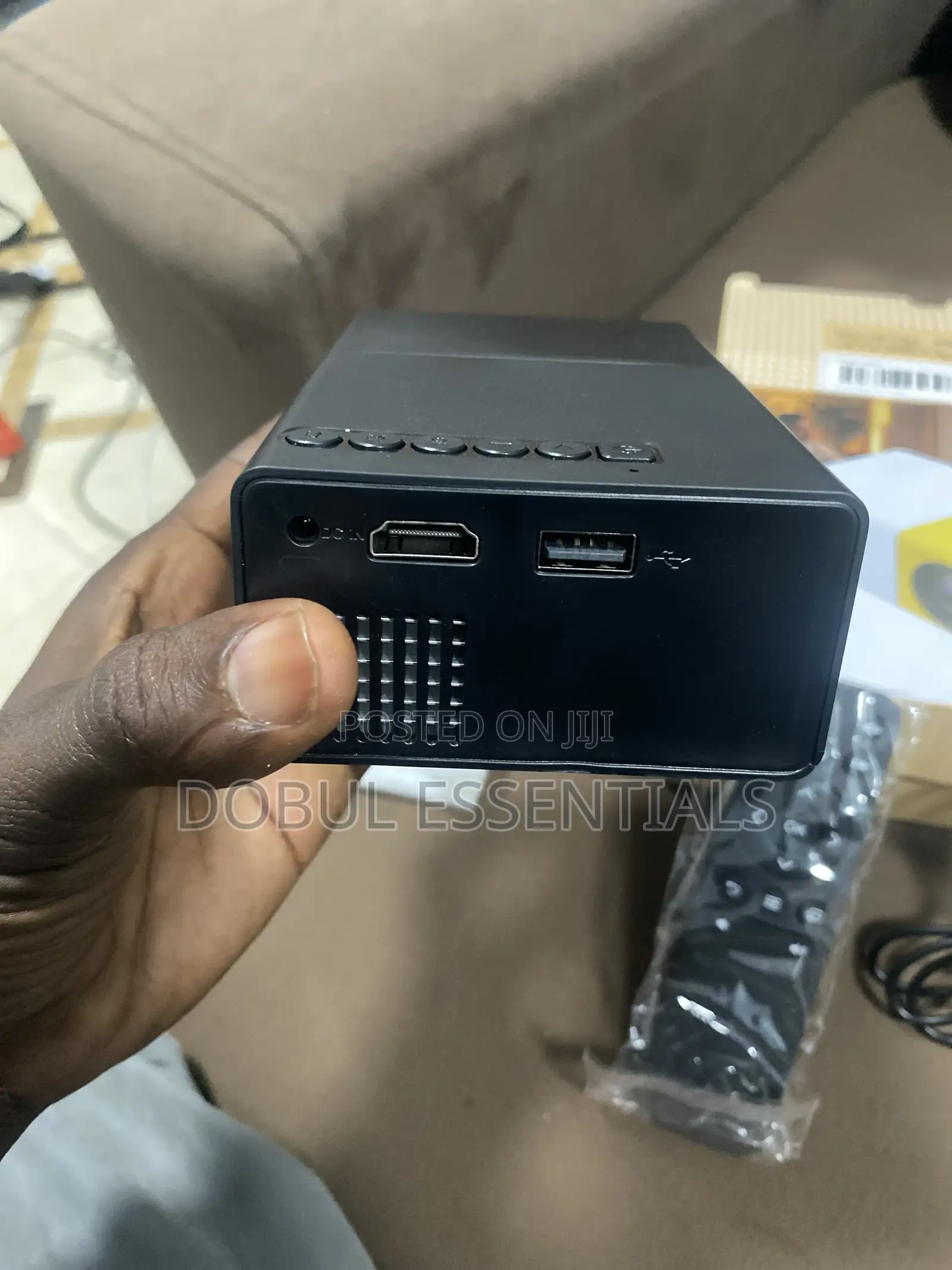 Mini Projector With Inbuilt Speaker, Hdmi and Usb Functions