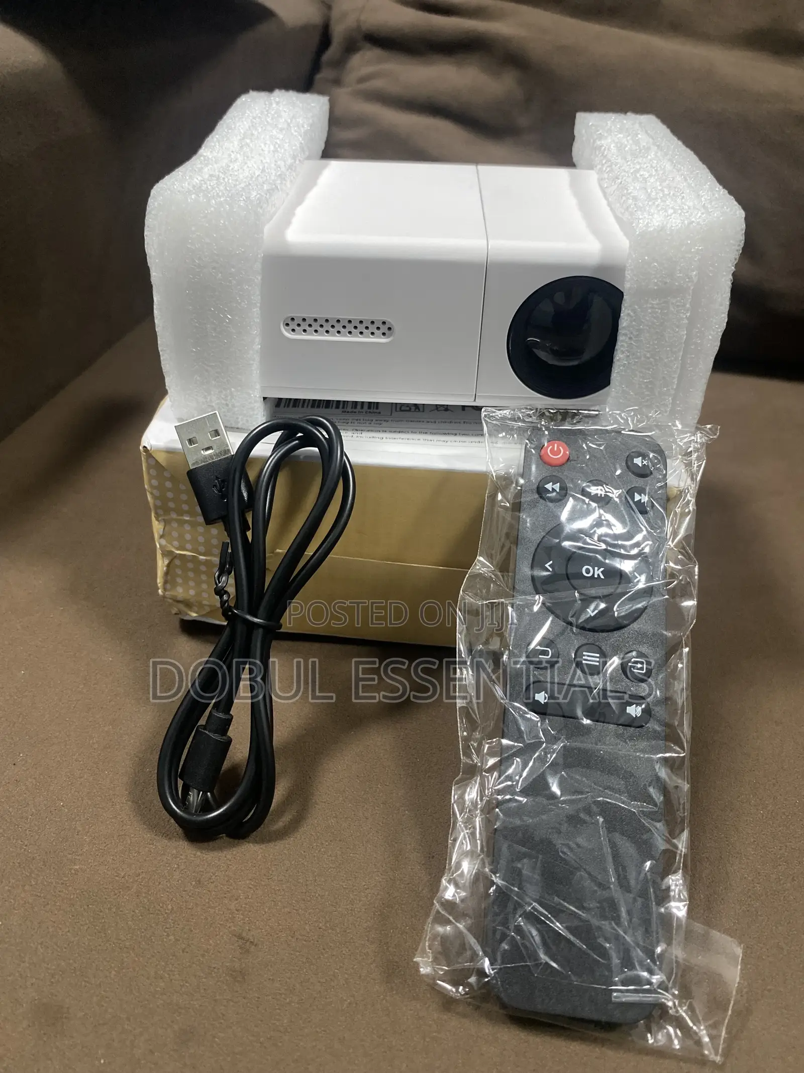 Mini Projector With Inbuilt Speaker, Hdmi and Usb Functions
