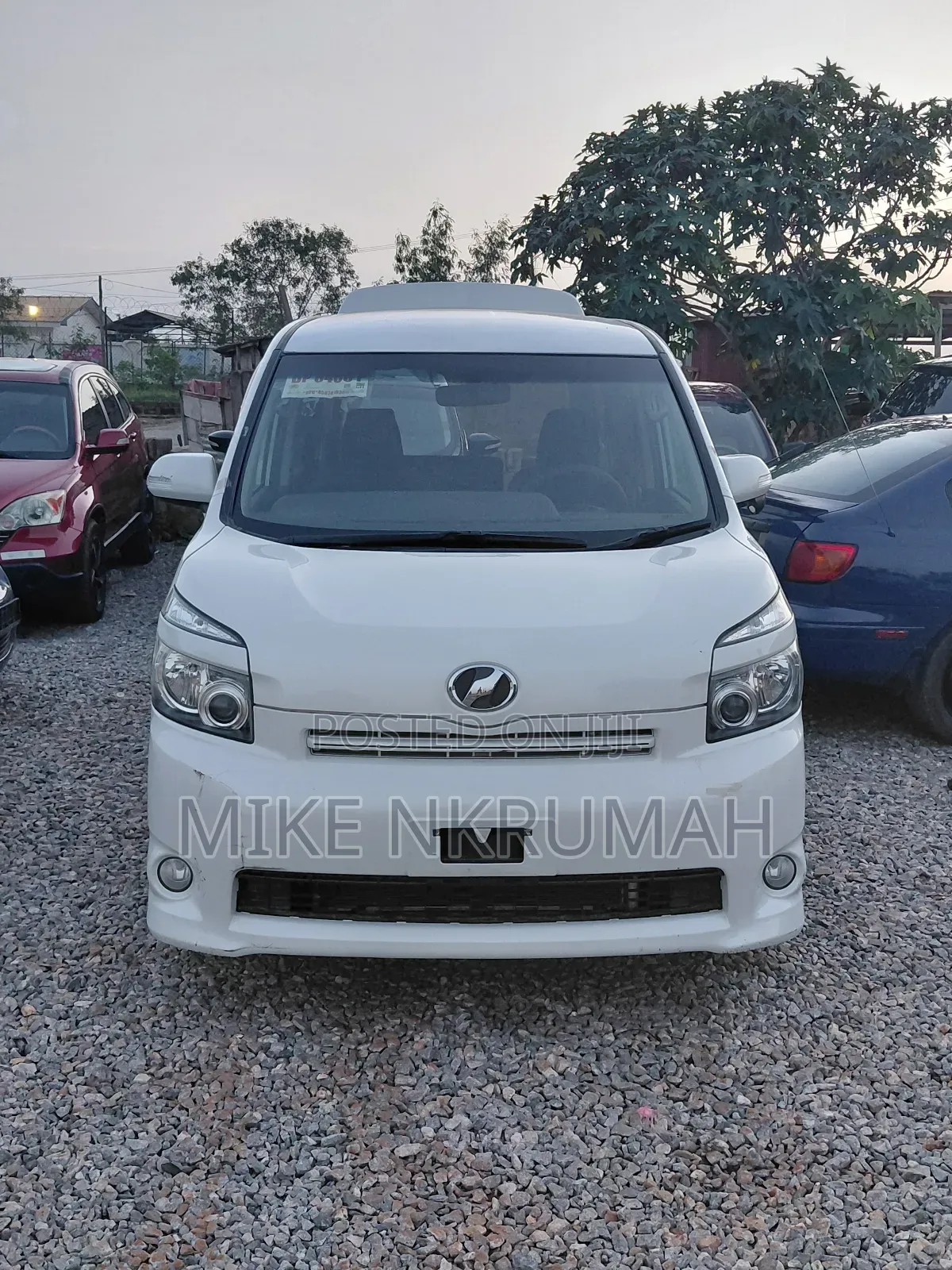 Toyota Voxy 2011 White