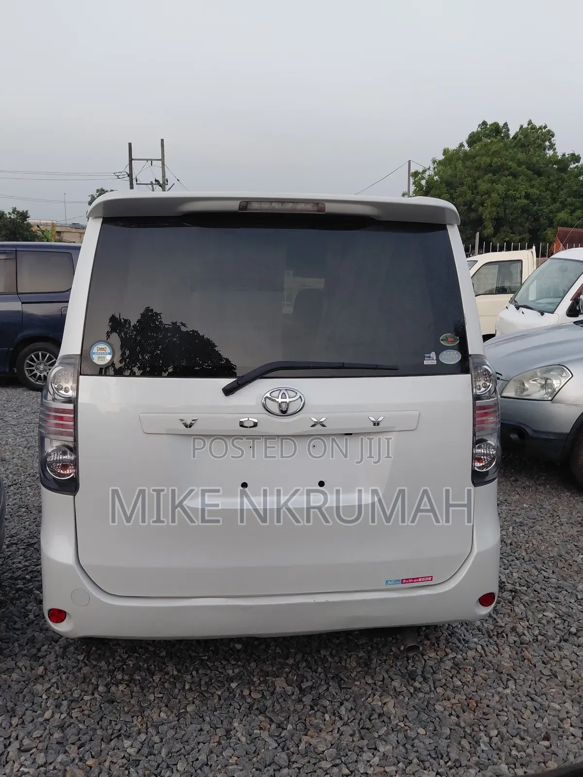 Toyota Voxy 2011 White