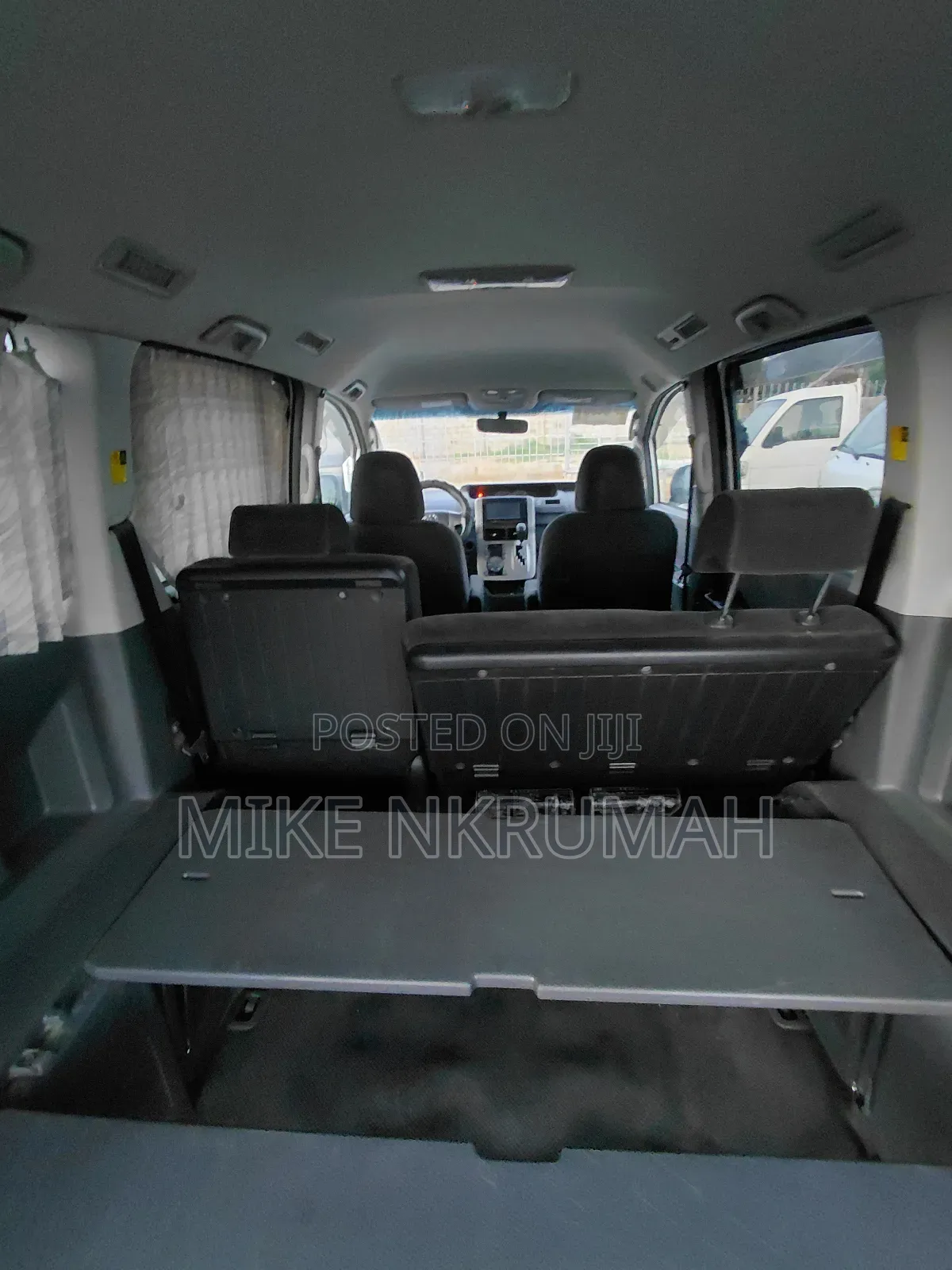 Toyota Voxy 2011 White