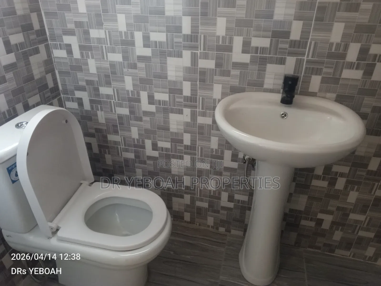 1bdrm Apartment in Spintex Road:- Hall for rent