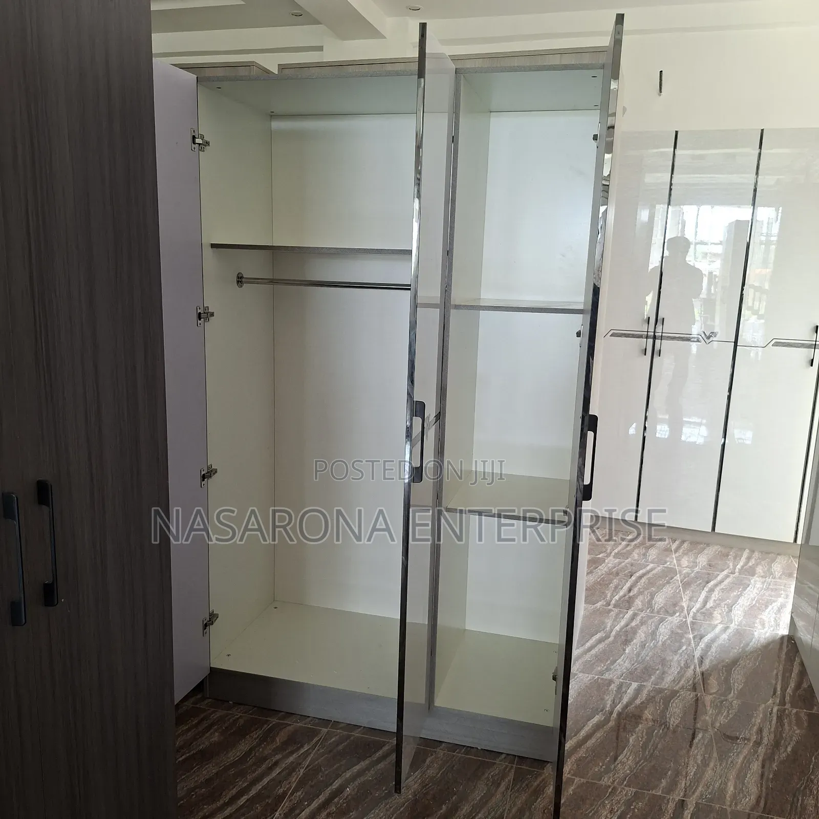 Glossy 3 Door Double Wardrobe 120x55x200cm