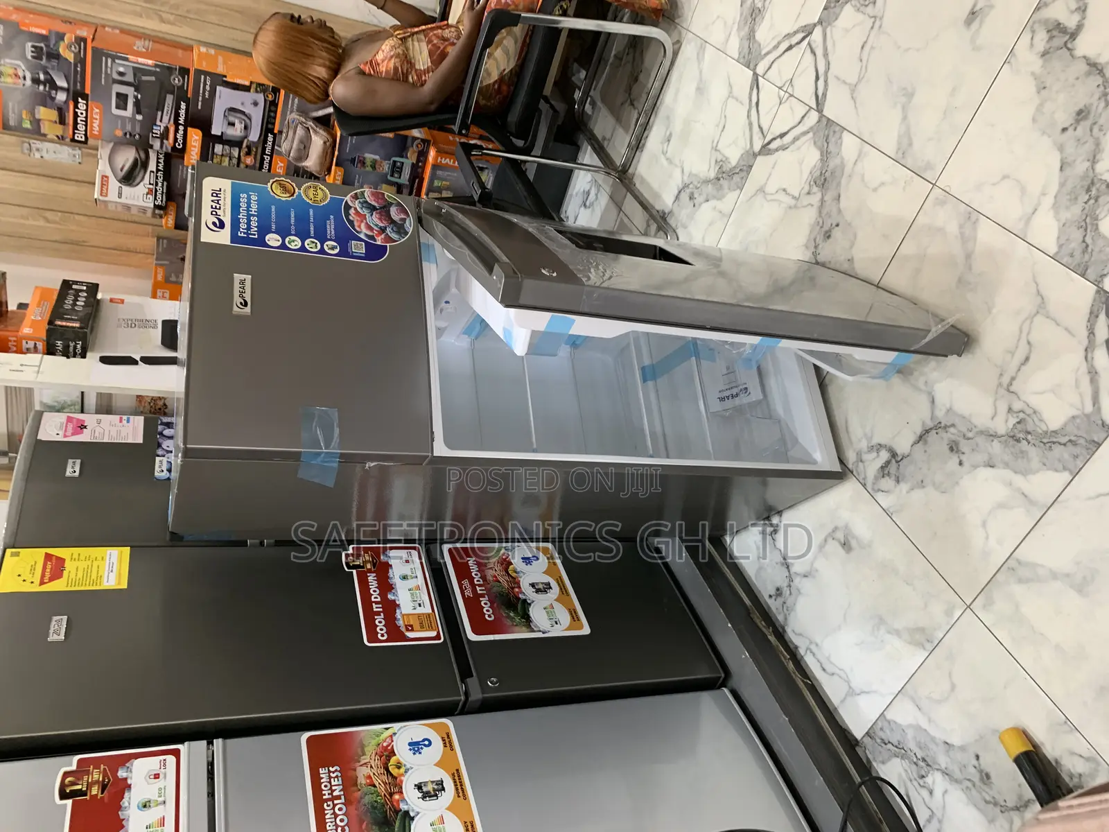 Ultra Modern Pearl Pf-262tix-1a 165-Liter Double-Door Top-Freezer
