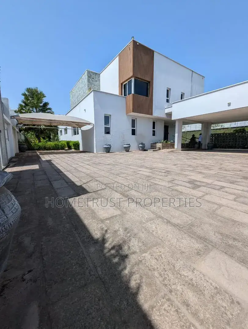 4bdrm Mansion in Airport Hillls for sale