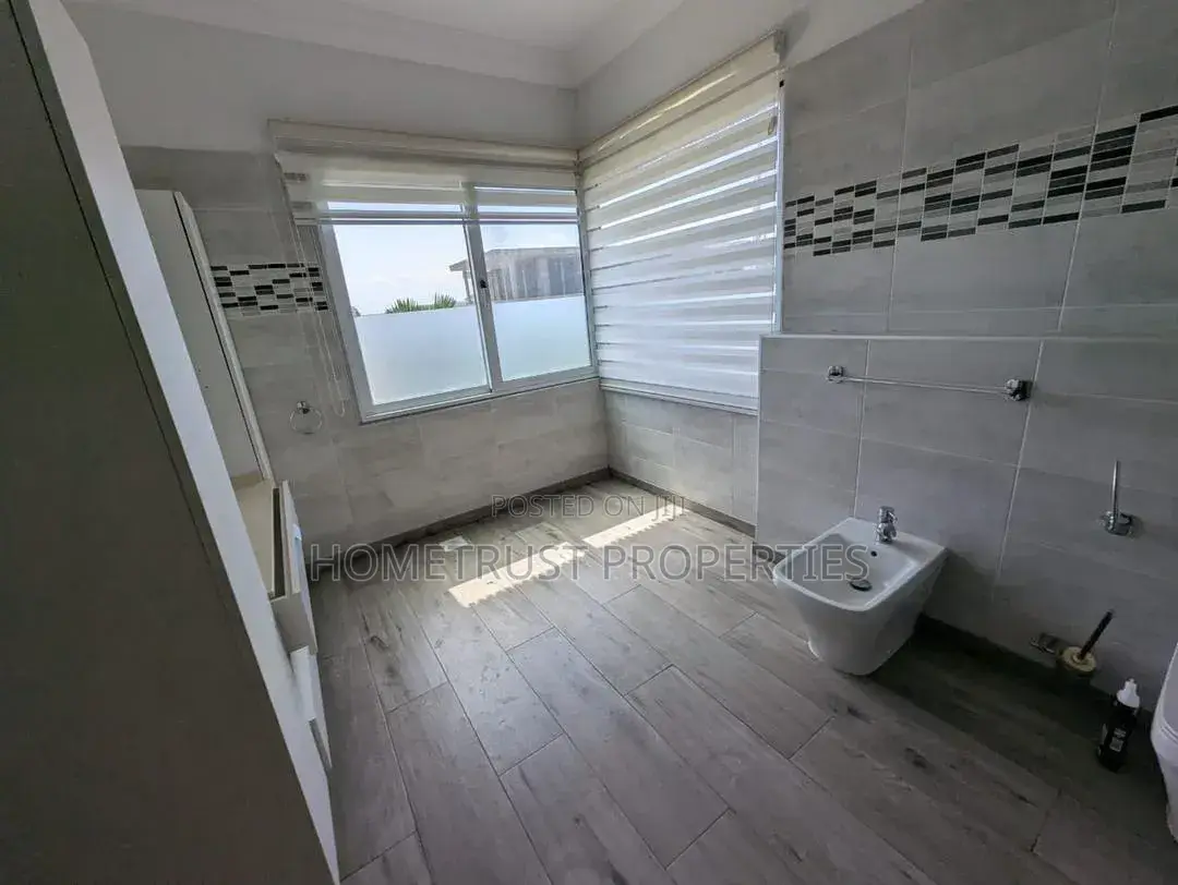 4bdrm Mansion in Airport Hillls for sale