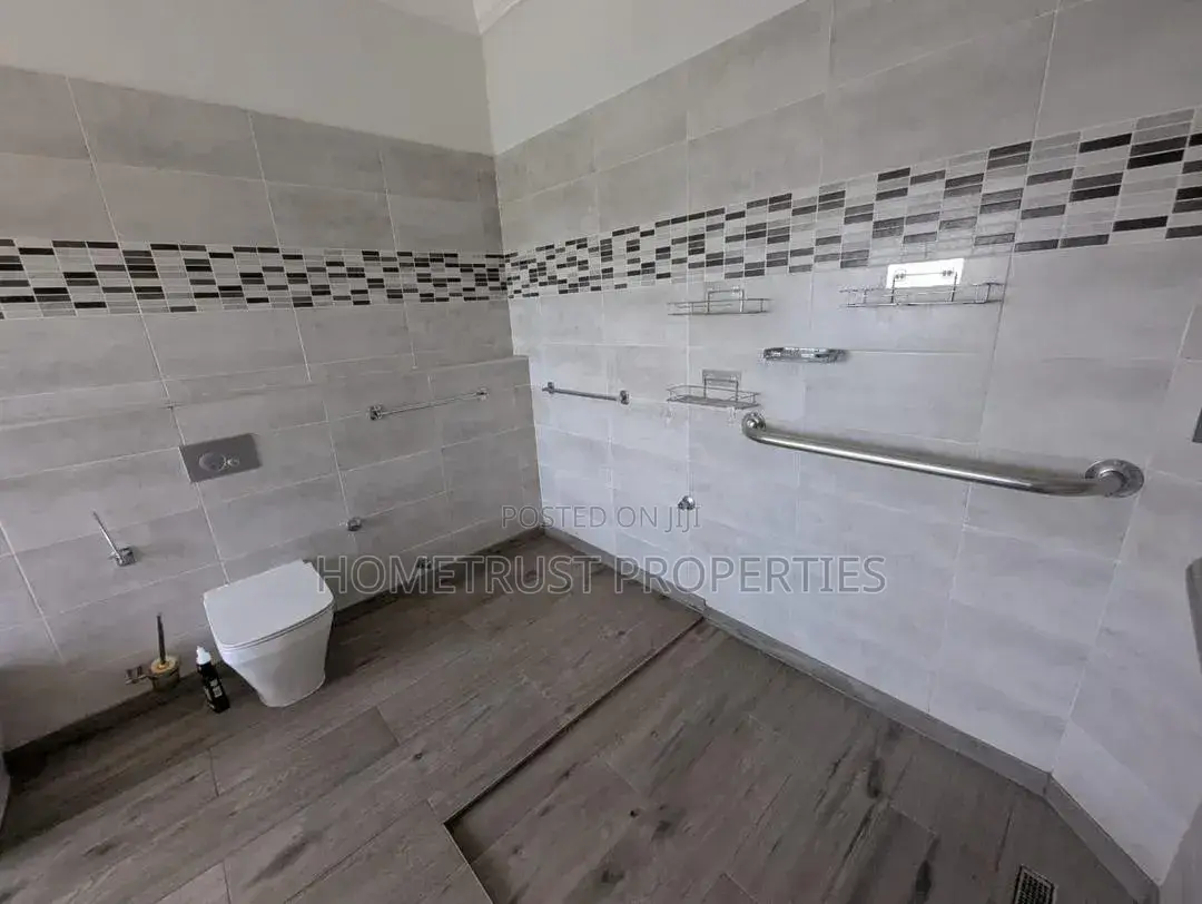 4bdrm Mansion in Airport Hillls for sale