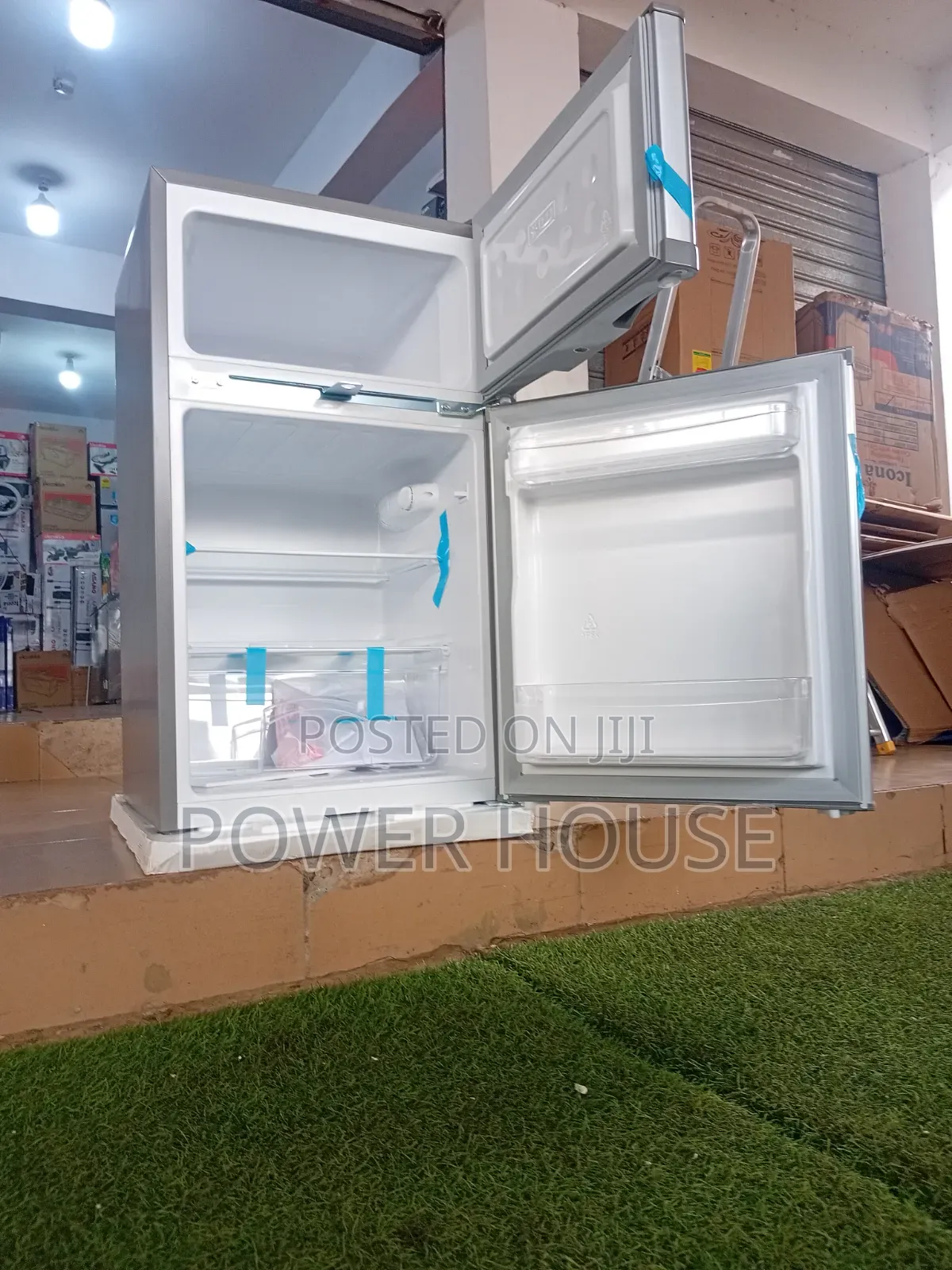 Roch RFR-110d-B Mini Refrigerator – Neat Compact