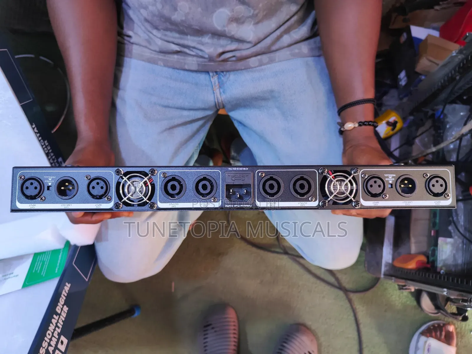 Jac Jp-30000, a 4-Channel Professional Audio Power Amplifier.