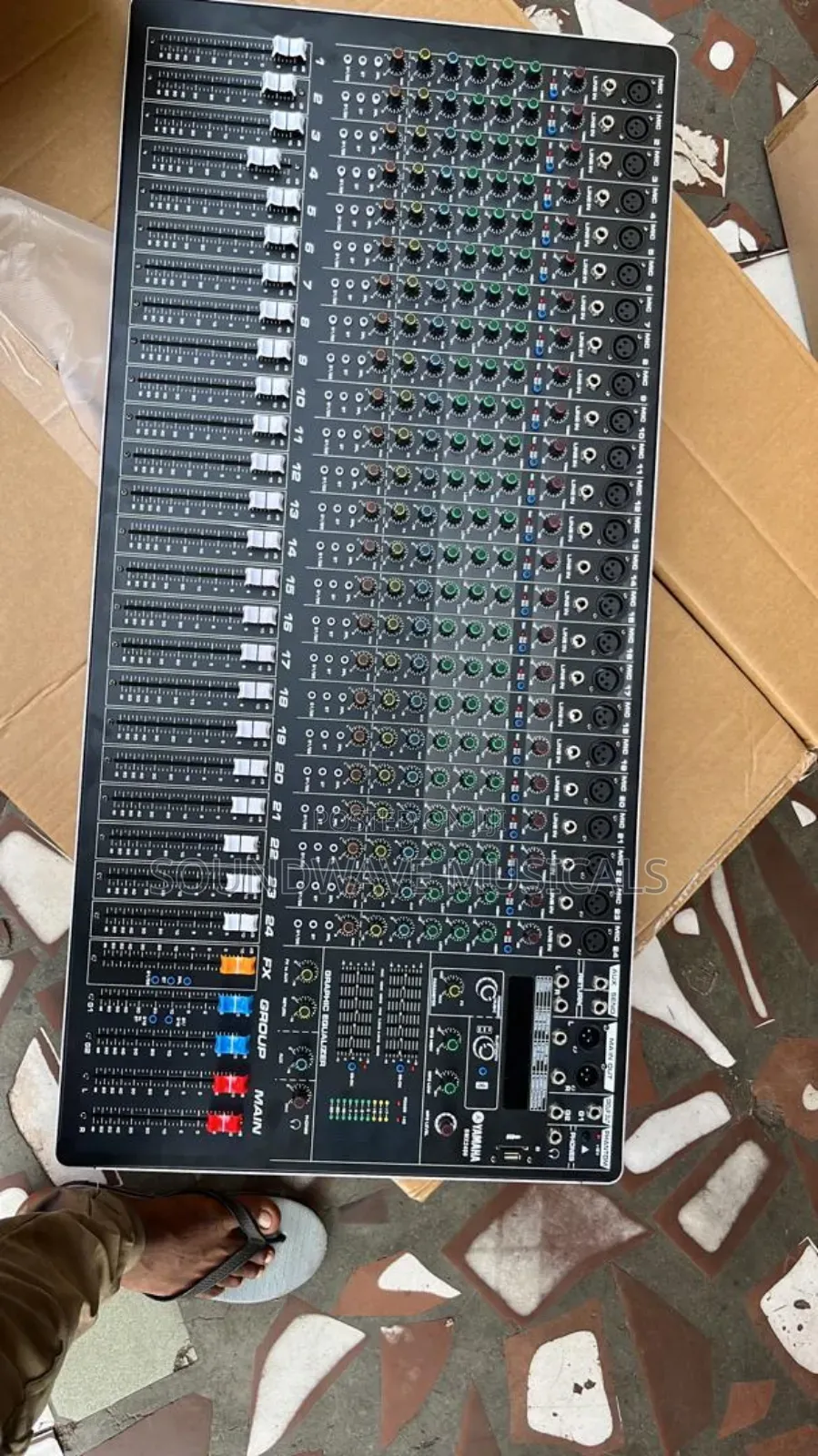 Yamaha SMX-2400 ( Mixer 24 Channel)