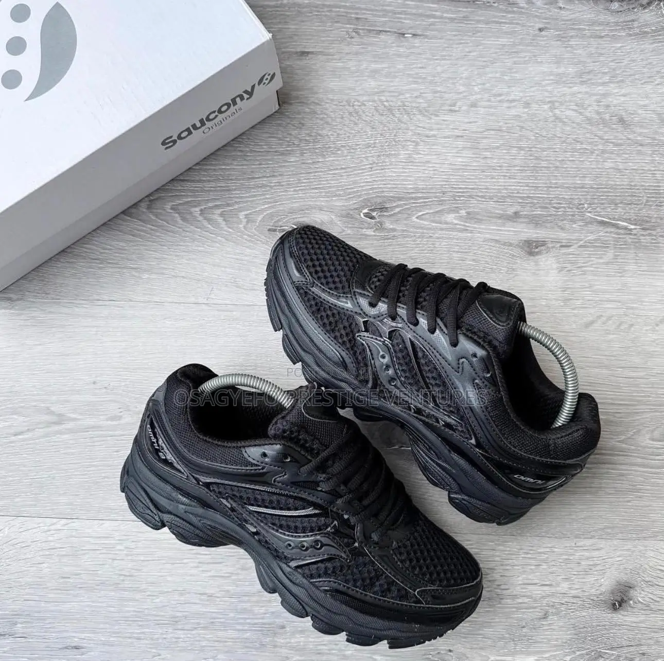 Saucony Progrid Omni 9 Sneakers(Triple Black Colorway).