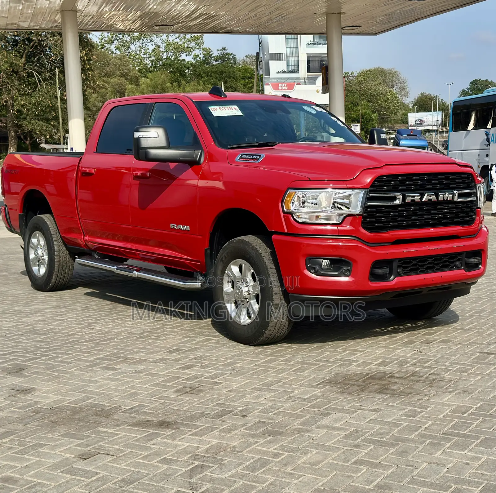 RAM 1500 Big Horn Crew Cab 6.3 ft SB 2024 Red