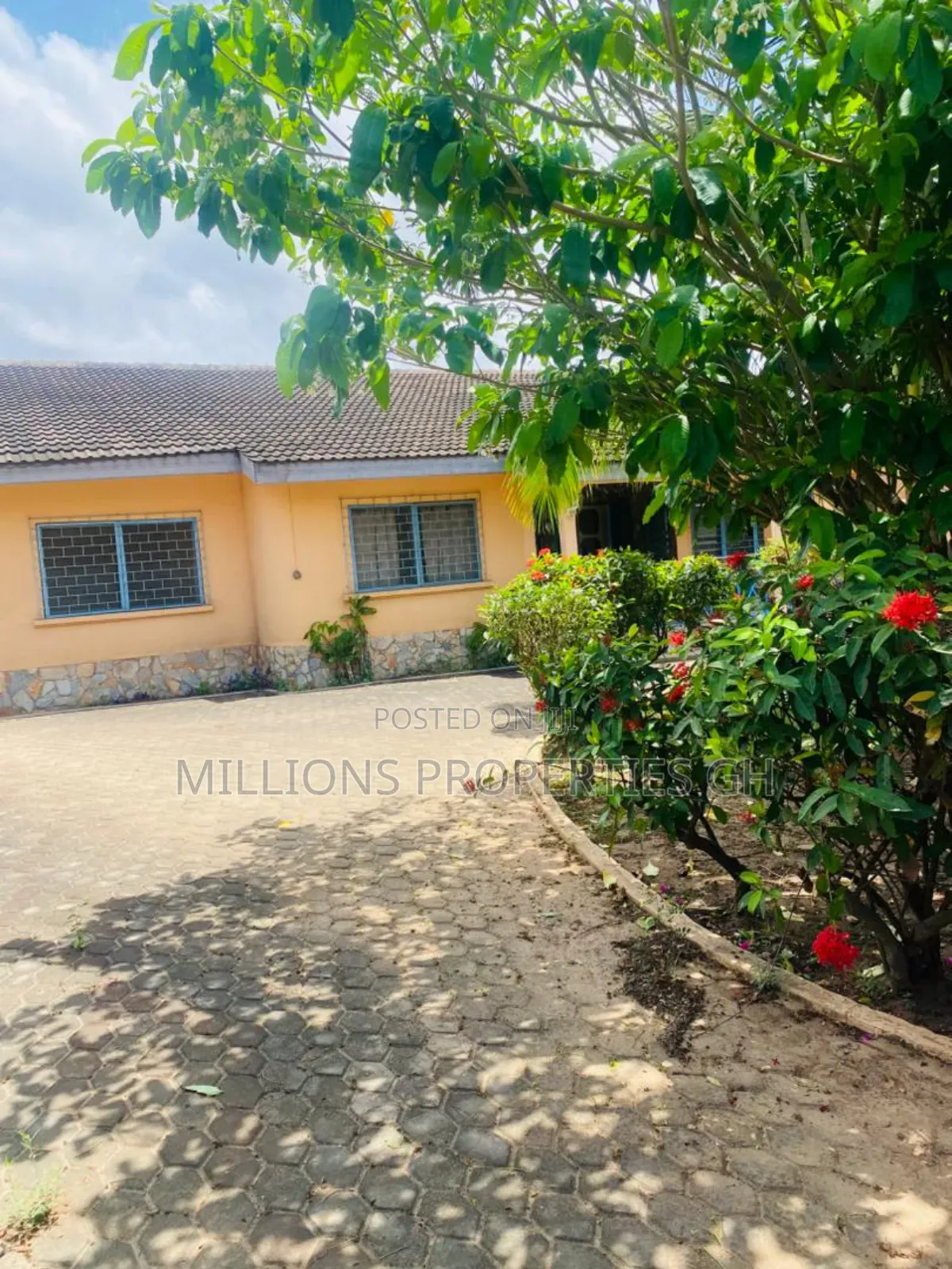 5bdrm House in Millions Properties, Accra Metropolitan for sale