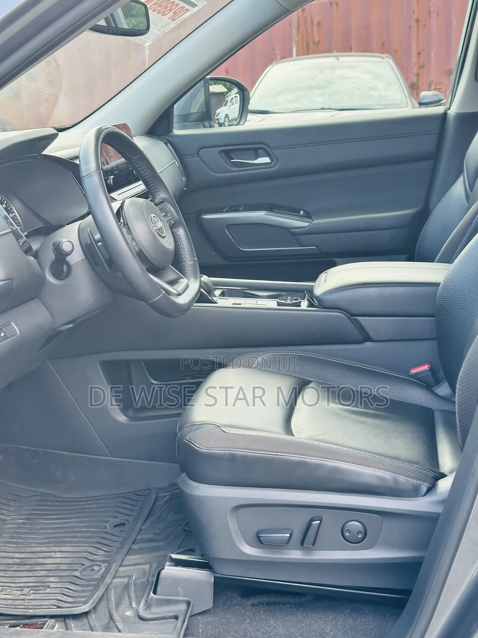 Nissan Pathfinder SL 2022 Gray