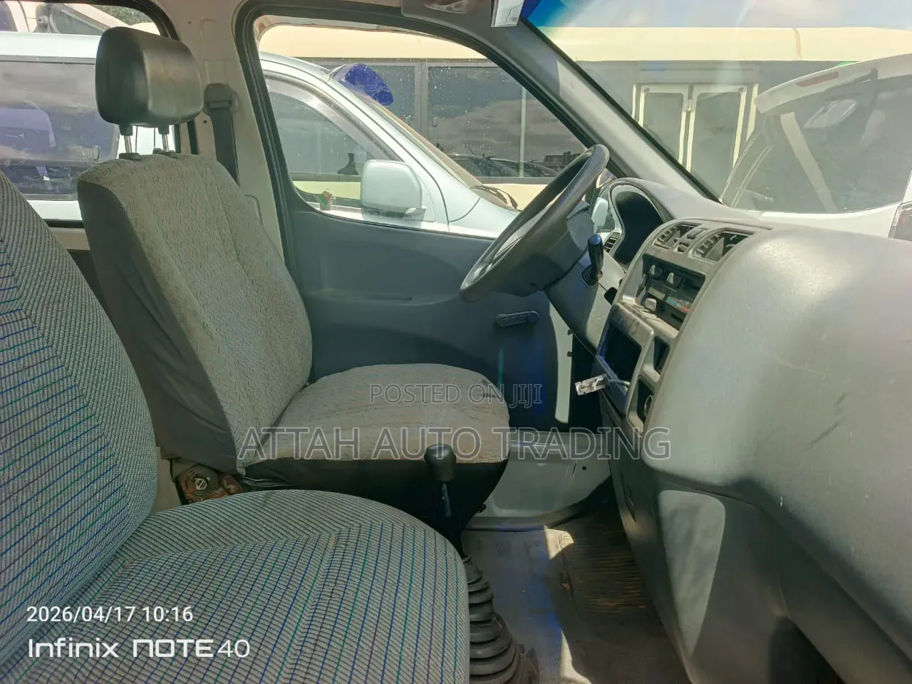 Toyota HiAce 2000 White