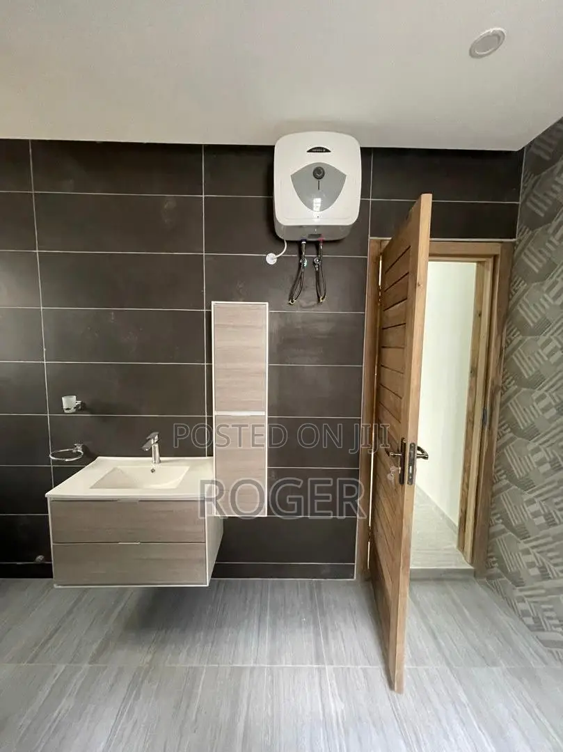 4bdrm House in Atomic Down, Kwabenya for sale