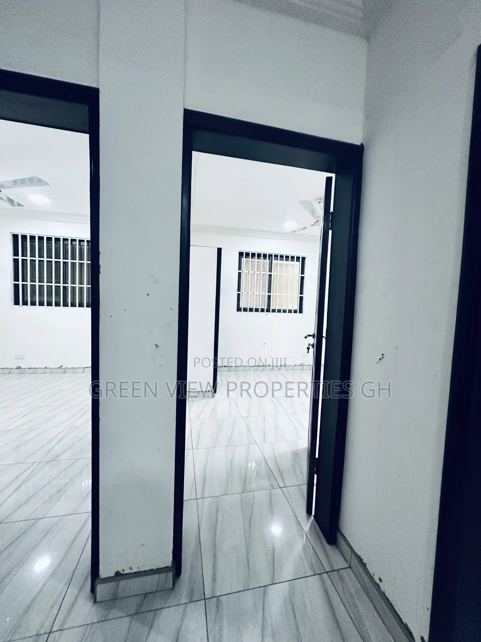 3bdrm Apartment in West Hills Mall Area for rent