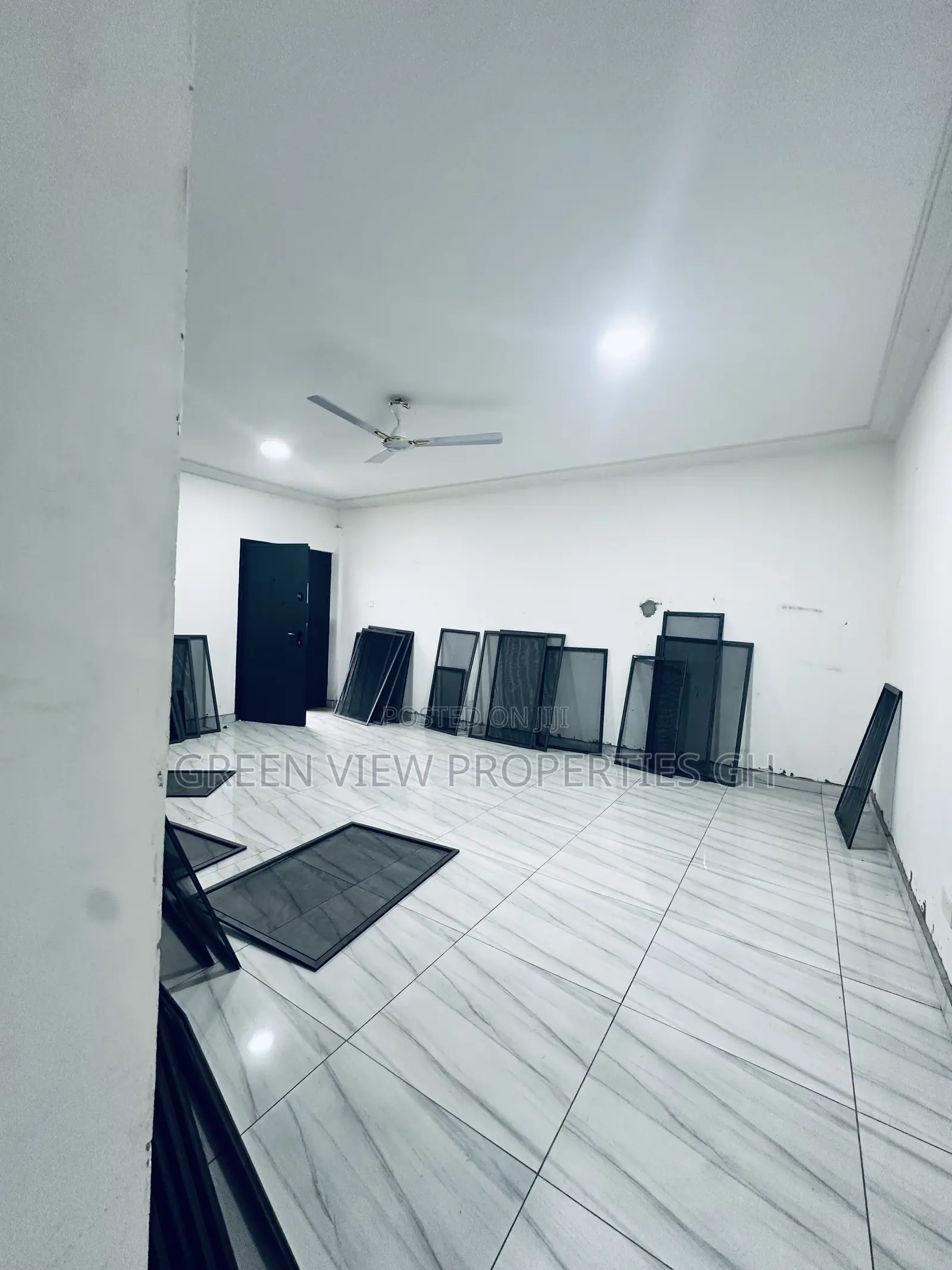 3bdrm Apartment in West Hills Mall Area for rent