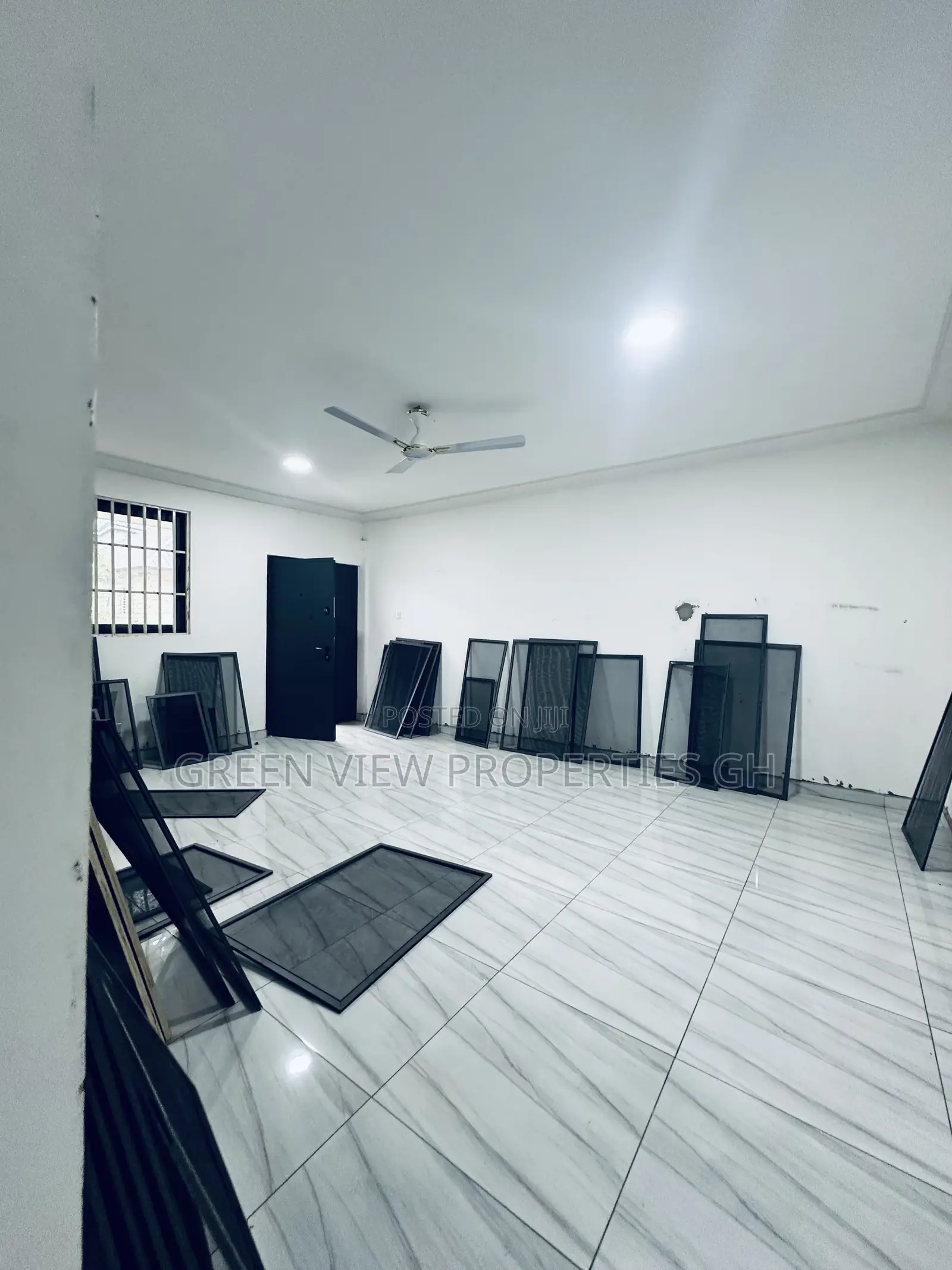 3bdrm Apartment in West Hills Mall Area for rent