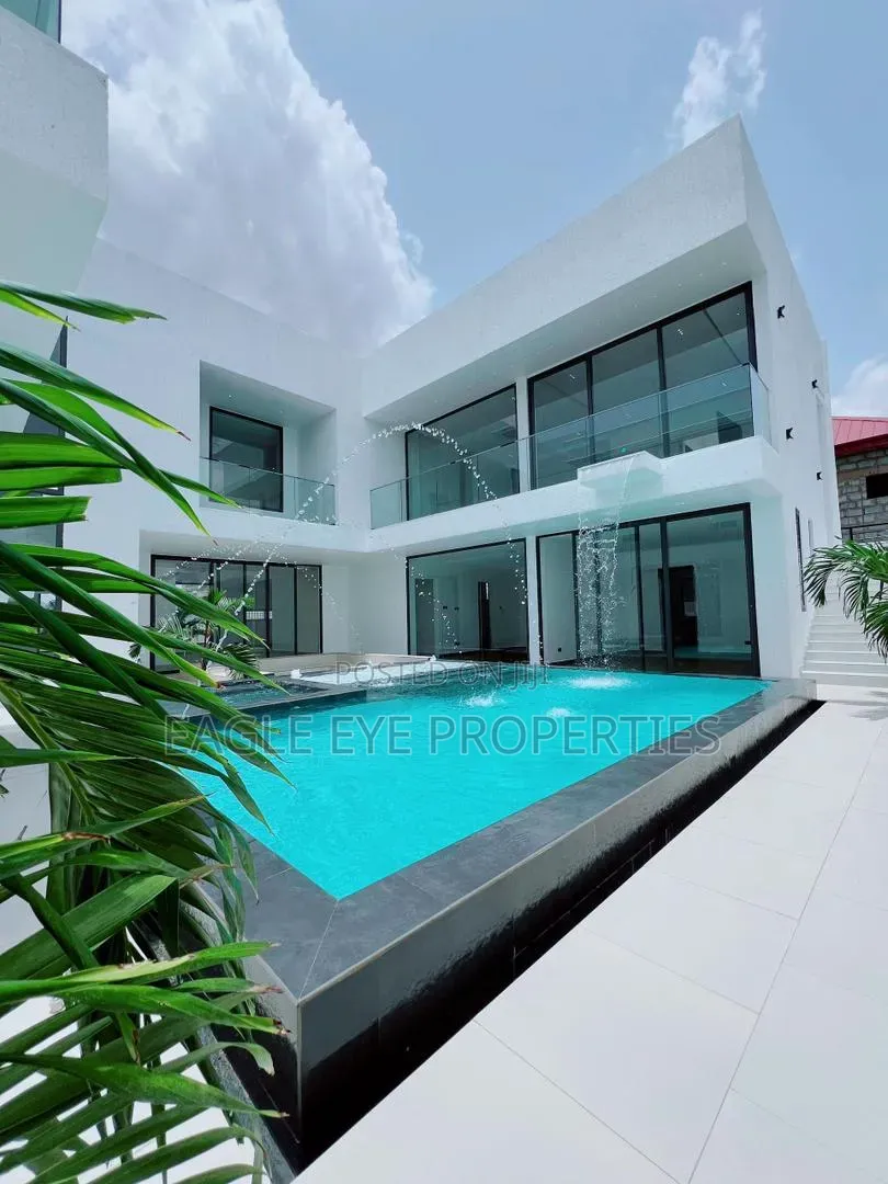 5bdrm House in Ghana Flag for sale