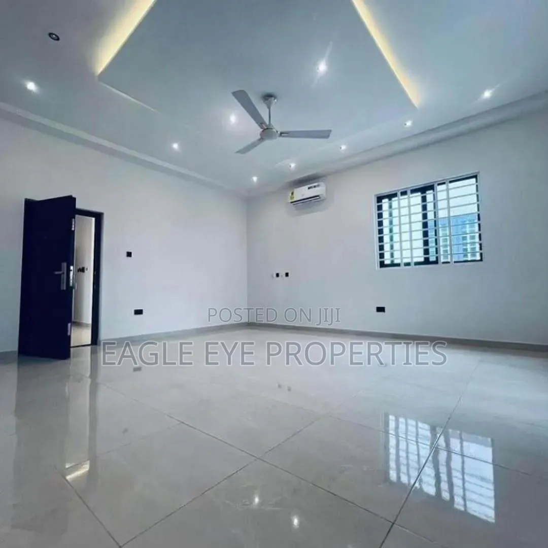 5bdrm House in Ghana Flag for sale